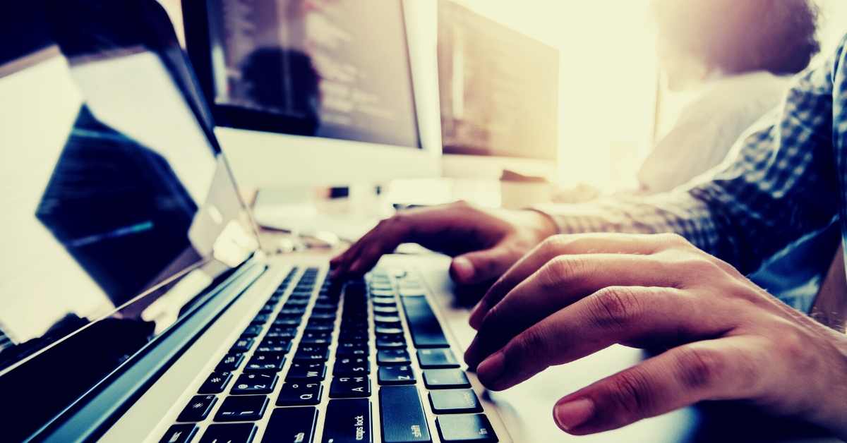 Die Website der Zahnarztpraxis und die Social Media Kanäle. Praxismarketing für Zahnärzte.